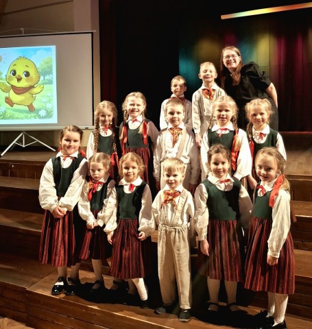 deju kolektīvs "Abaviņa" PII grupa